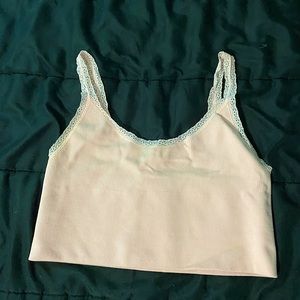 Light pink women’s cropped tank top